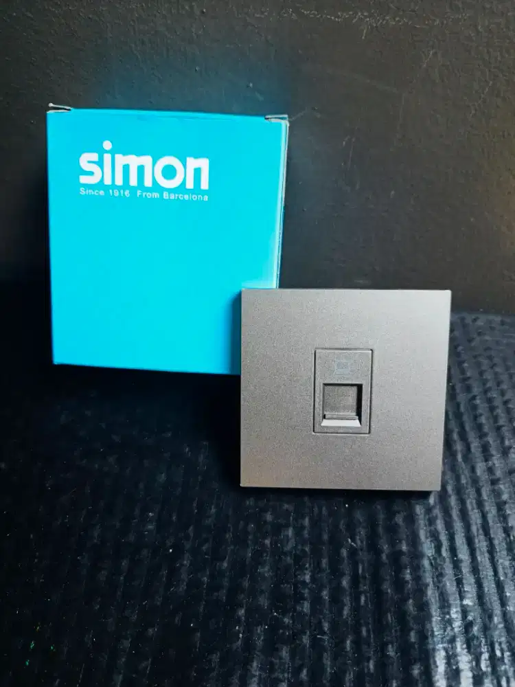 Simon i7 Series Data Socket Gray