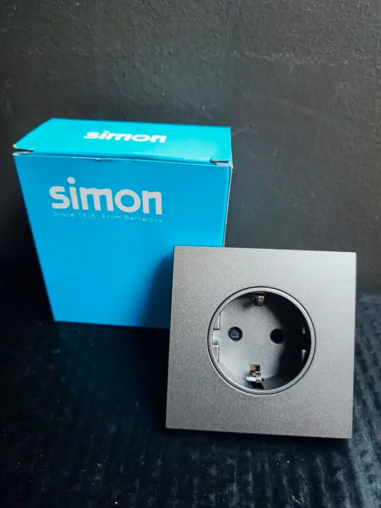 Simon i7 Series Schuko Socket Gray