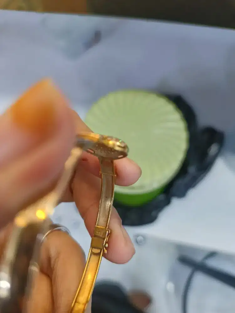 Menerima emas dari toko lain dan emas tanpa surat