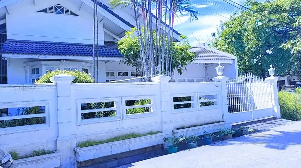 Rumah asri hadap timur di megapolitan cinere estate