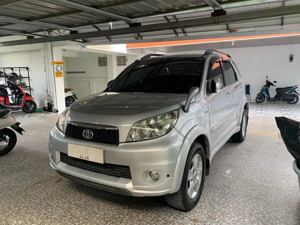 TOYOTA RUSH TRD SPORTIVO MATIC SILVER 2013 SURAKARTA