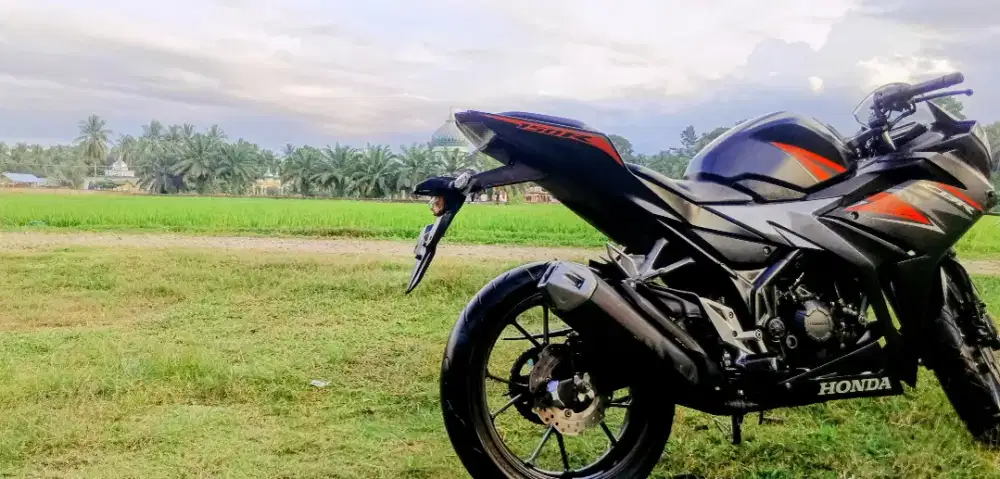 CBR hitam silver 2020