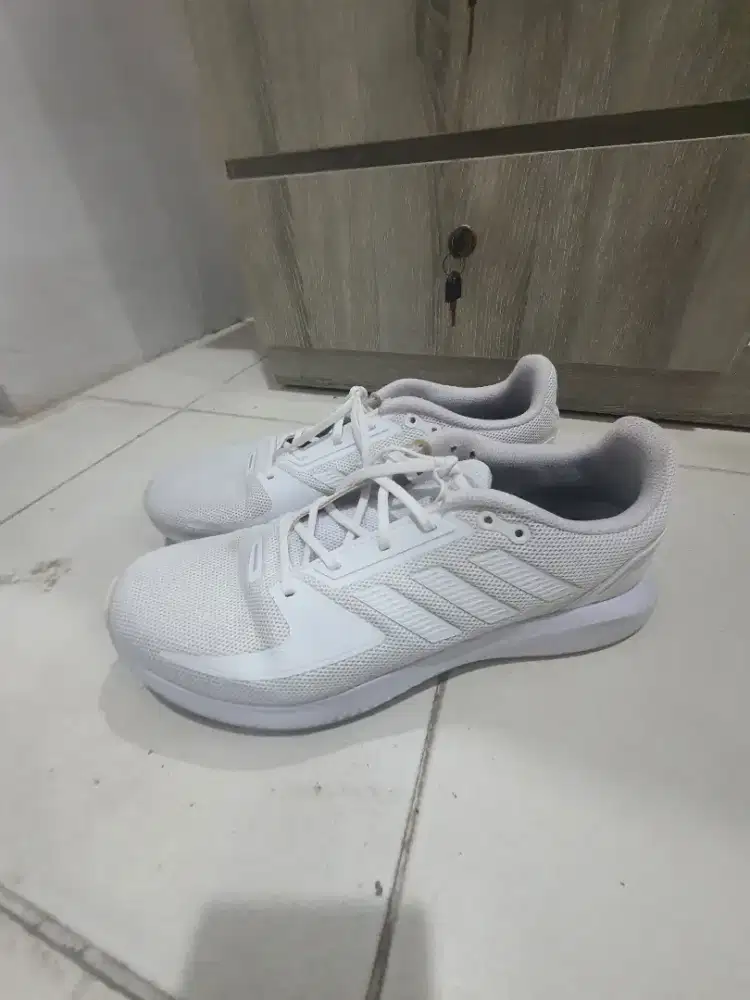 Running Shoes, adidas GIVE AWAY