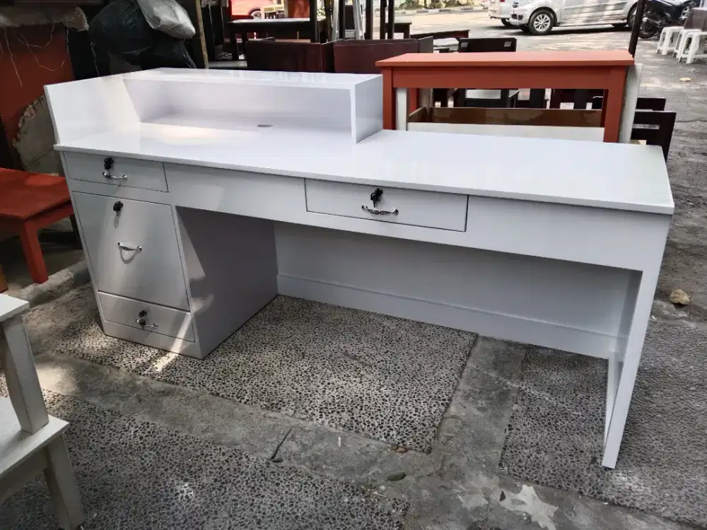 Meja kasir resepsionis