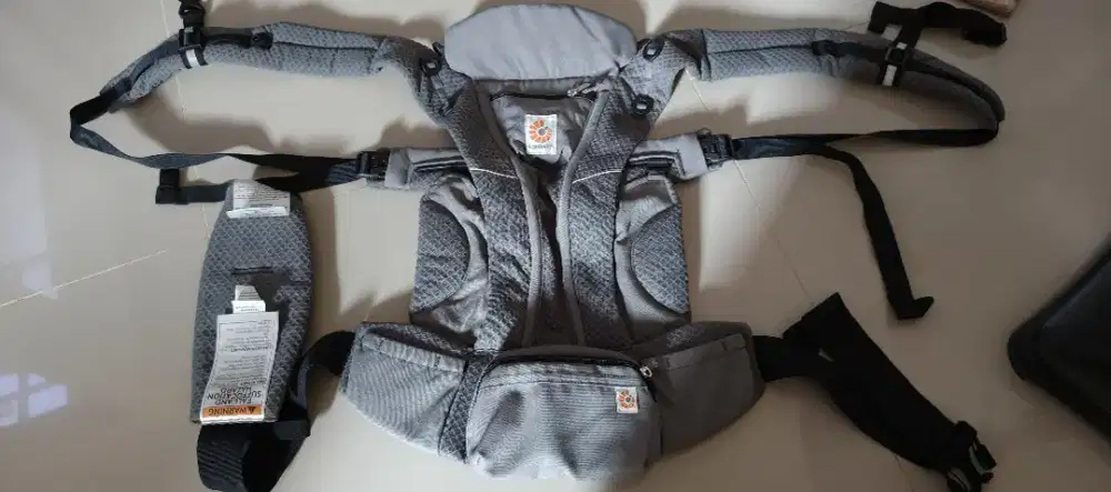 Gendongan bayi murah Ergobaby Omni Breeze Carrier