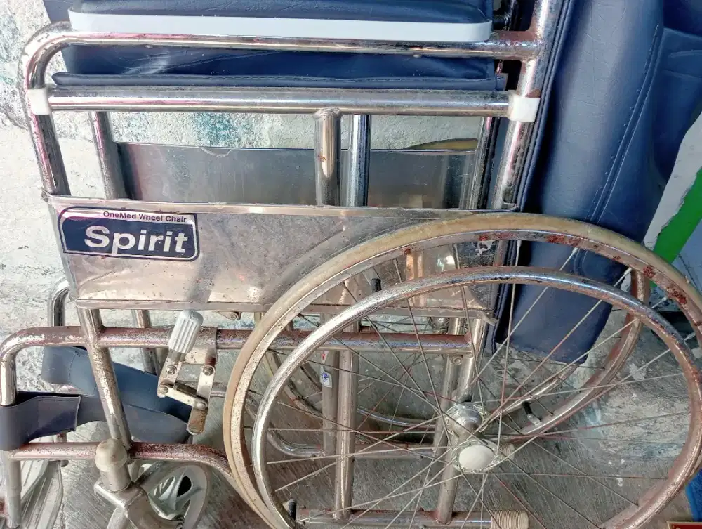 Kursi roda merk spirit