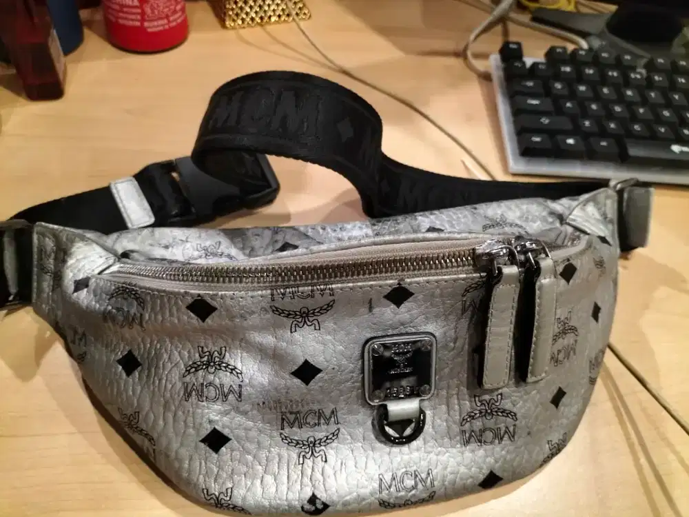 Tas Pinggang MCM Silver Original – Stylish & Premium
