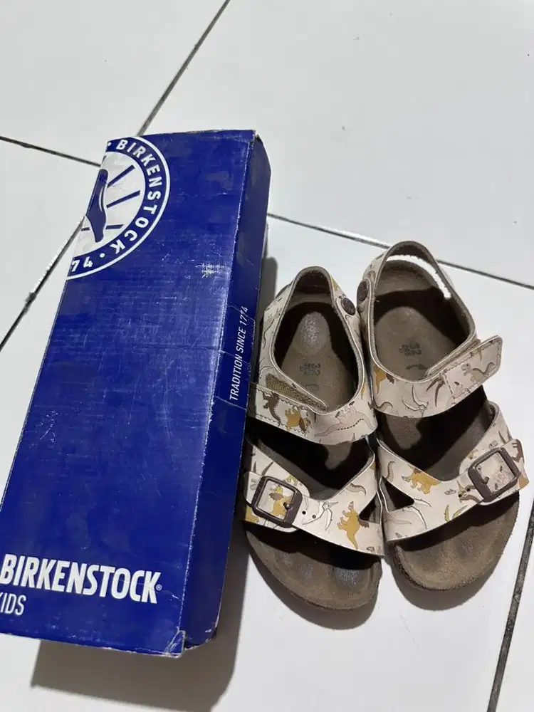 Sepatu birkenstock