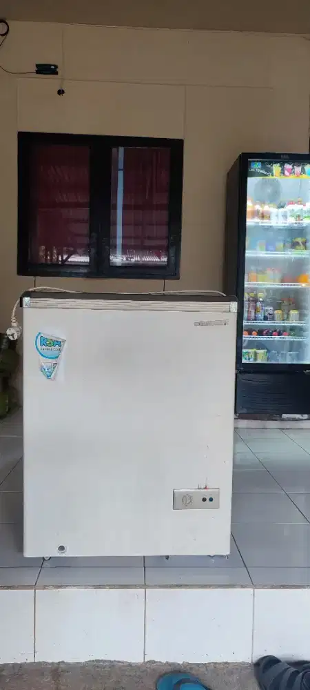 Freezer kaca murah dijual cepat, pemakaian sendiri...
