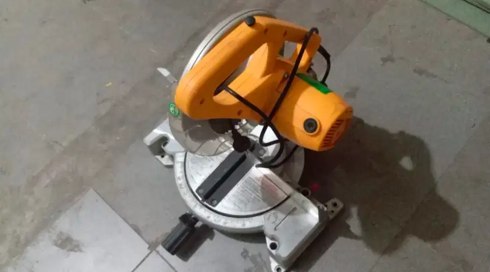 Mesin Mitersaw/ mesin belah aluminium