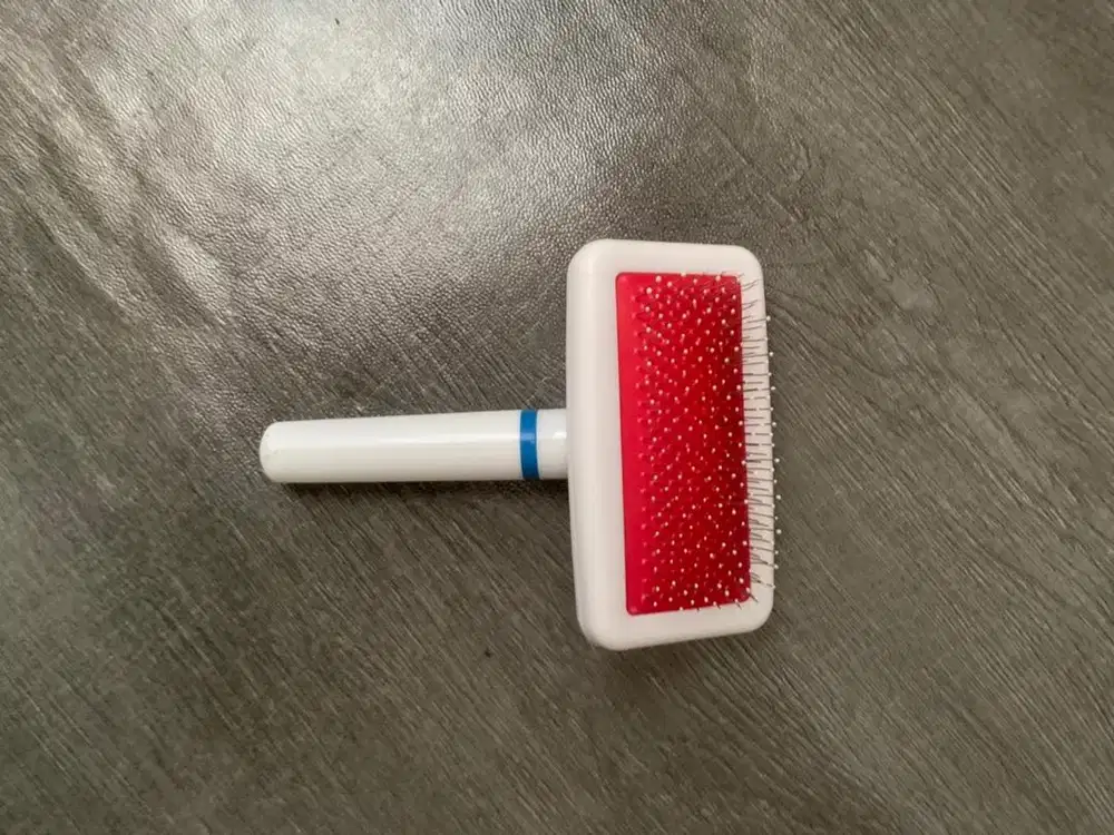 Sisir Bulu Anjing Kucing