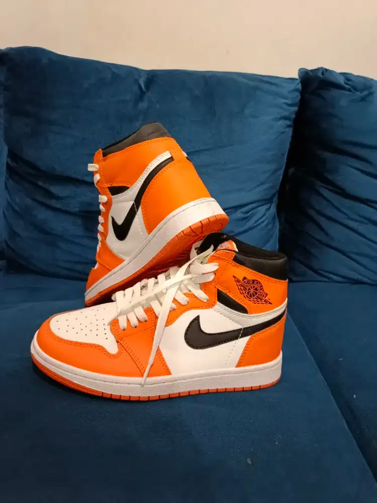 Air Jordan Size 40 insole 25cm Putih Orange