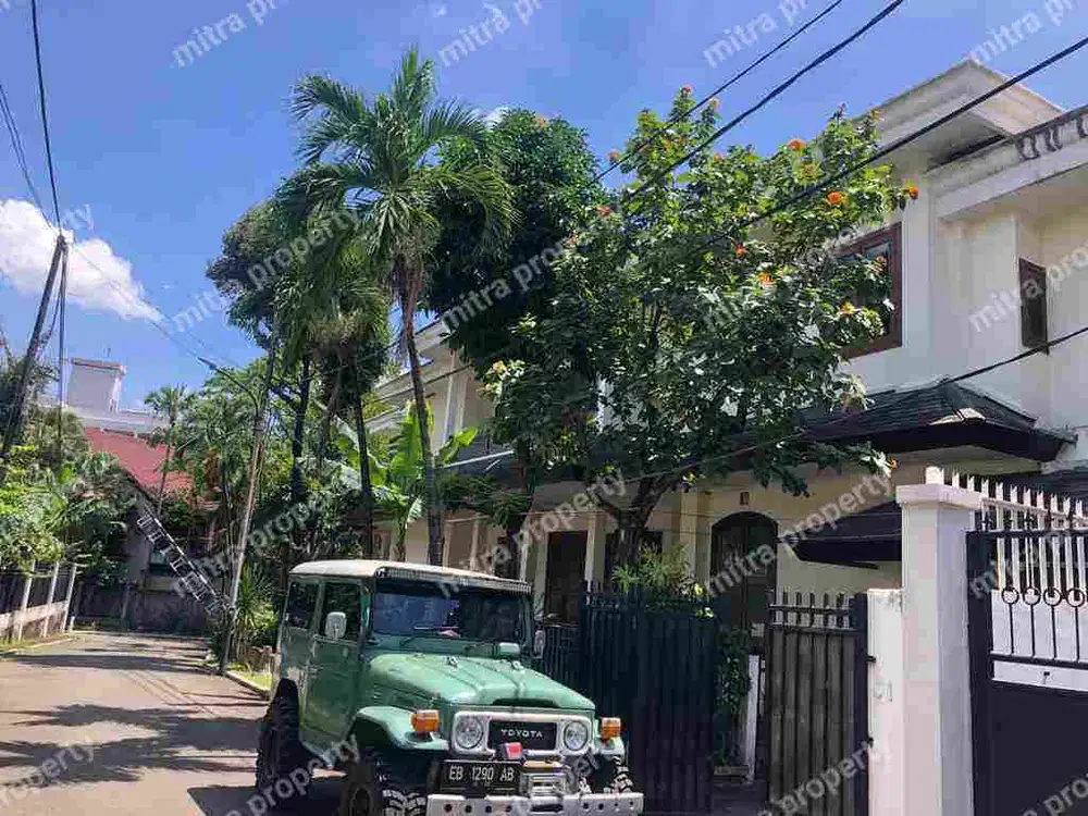 RUMAH MEWAH SIAP HUNI LOKASI ELIT DI KUNINGAN