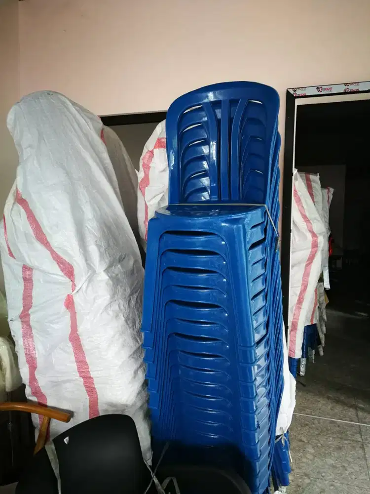 Kursi Plastik Merk Juventus 4 Warna / Kursi untuk Persewaan