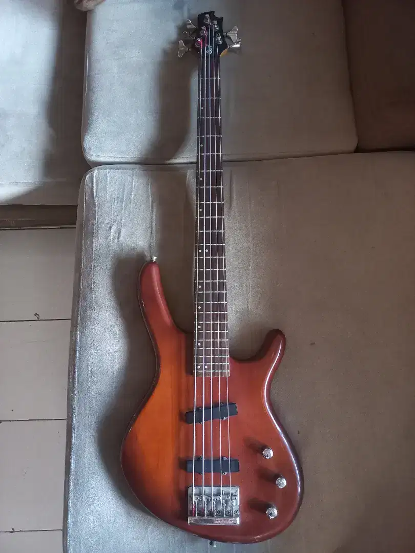 Bass merk cort action V 5 string asli original MII