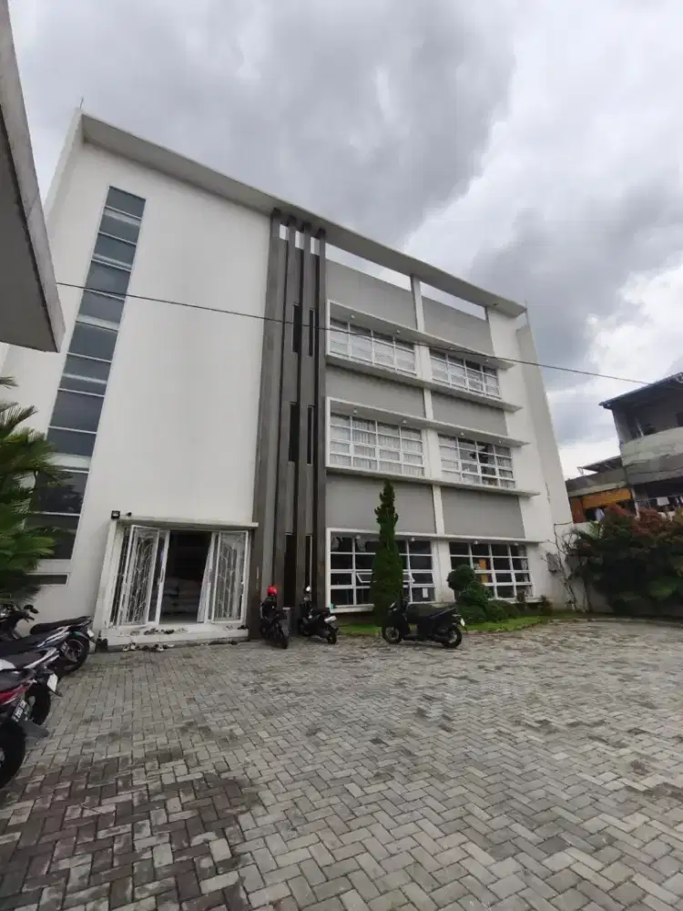 Disewakan Gedung 3 Lantai 1300m2 Cocok Untuk Kantor, Gudang - Ada Lift