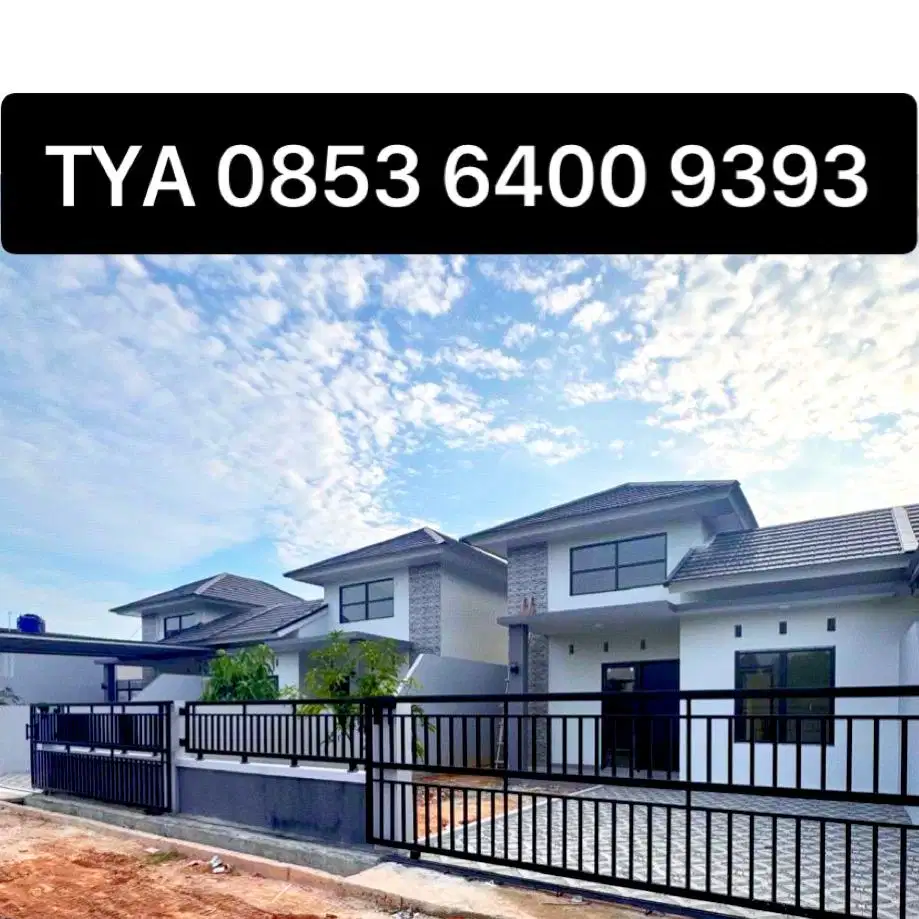 Rumah Berpagar Dengan Sisa Tanah Luas