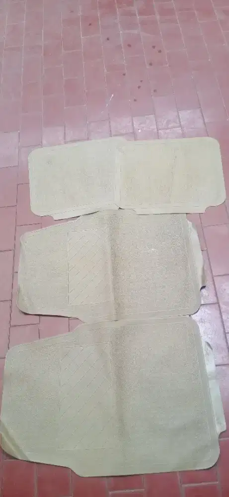 karpet tipis warna crem