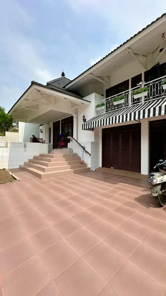 Di Jual rumah mewah di Kavling DPRD Lebak Bulus Jakarta Selatan