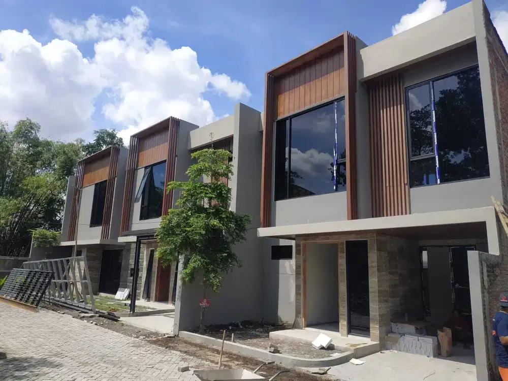 Rumah Ready Stock On Progress 2 Lantai Lokasi Strategis Dekat Mall Amplaz dan Kampus UGM