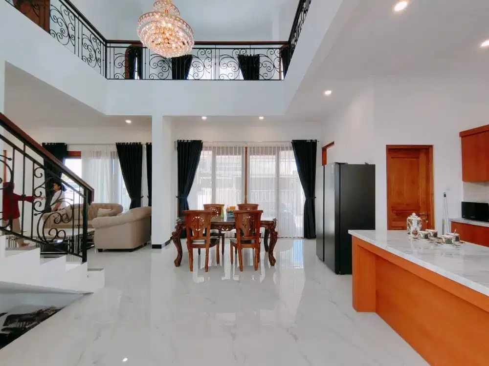 Rumah mewah dg kolam renang dijual Jl Palagan dkt Hyatt Regenc Sleman