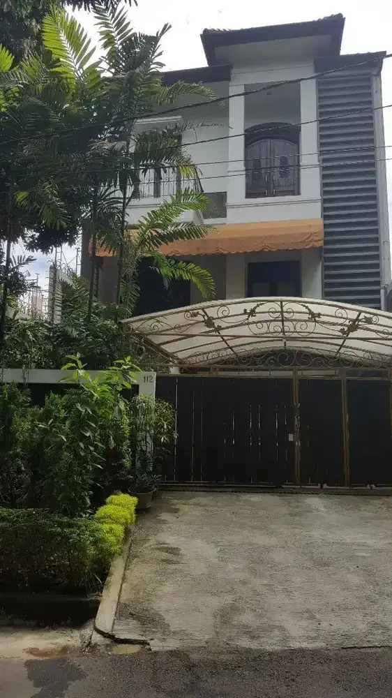 Rumah Mewah Bagus & Murah. Jl. Darmawangsa.