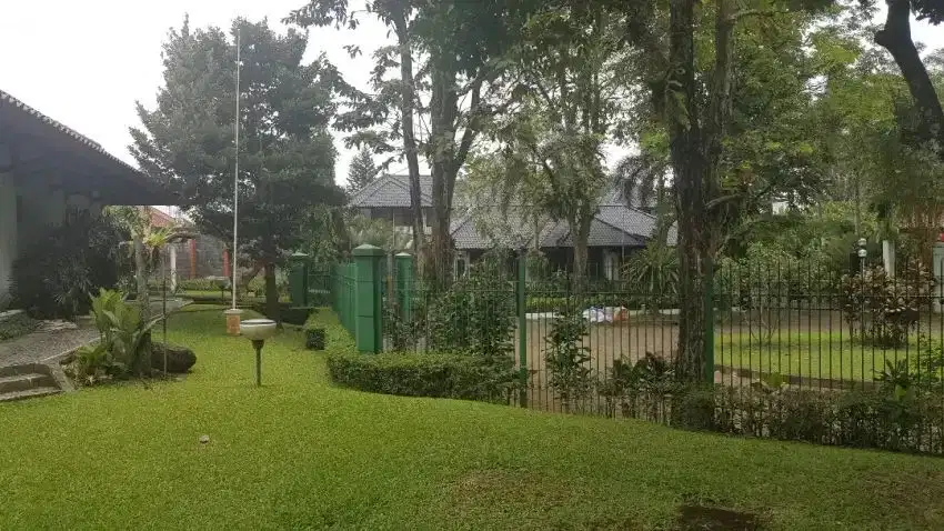 Rumah Mewah dgn halaman sangat luas, Komplek Vila Duta, Bogor