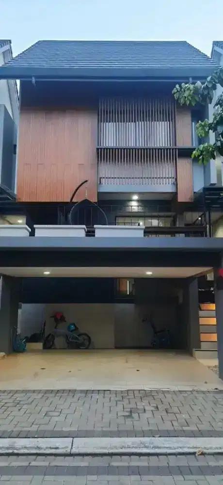 Dijual Rumah Mewah 3 lantai, Fully Furnish, Lokasi BSD