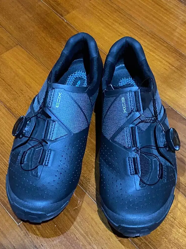 Dijual sepatu cycling Shimano black size 40