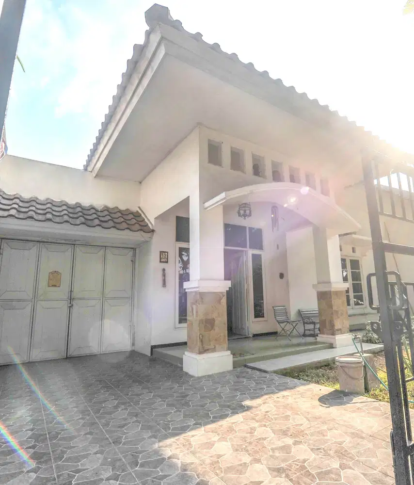 Hunian Megah & Luas, Halaman Belakang Luas, SHM, Araya Malang