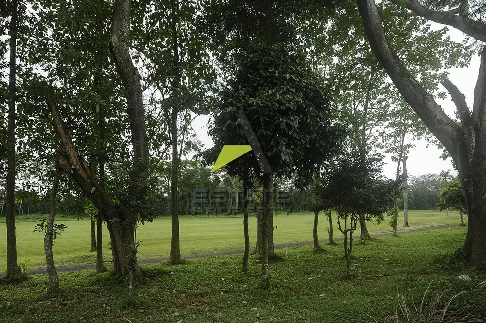 Kavling Golf View Luas, di Taman Golf Araya, Malang