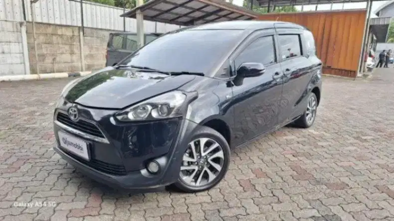 DP MURAH Toyota Sienta 1.5 Q Bensin-AT 2017 COM