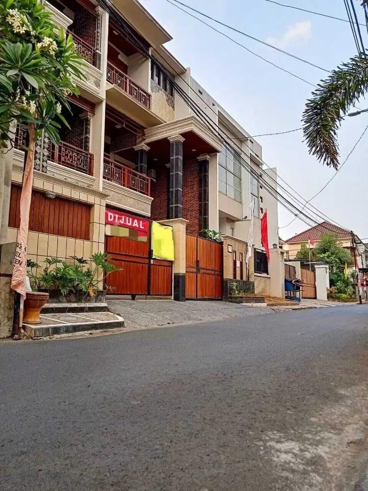 DIJUAL RUMAH MEWAH LOKASI STRATEGIS DI PEJATEN