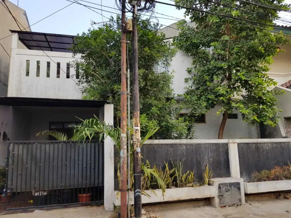 DIJUAL RUMAH SIAP HUNI LOKASI STRATEGIS DI PENGADEGAN