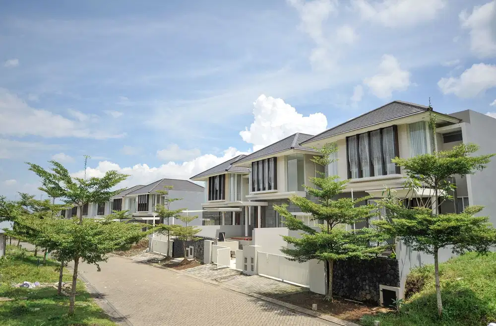 Rumah Mewah 2 Lantai, Bonus Furnitur, kawasan strategis, Araya Malang