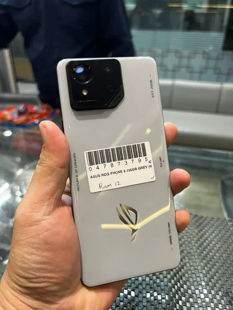 asus Rog 8 12/256 resmi