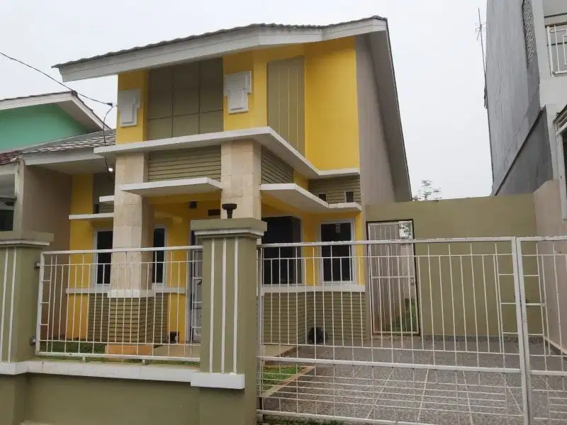 Dijual Rumah villa 5 Taman belakang luas
