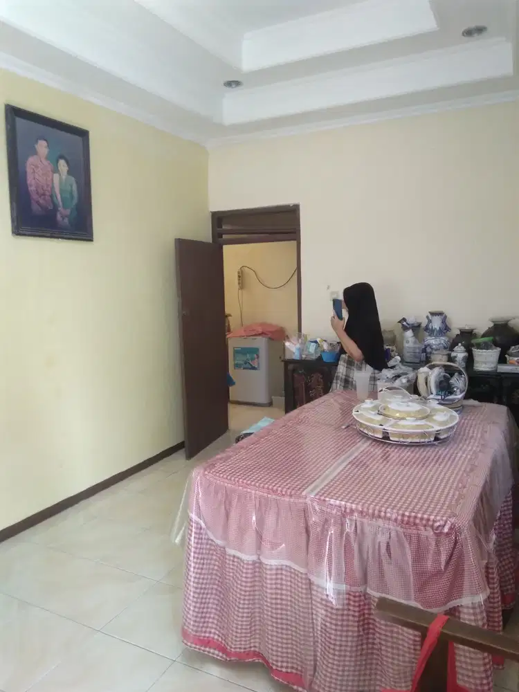 Dijual rumah lokasi strategis di bojong sari Depok