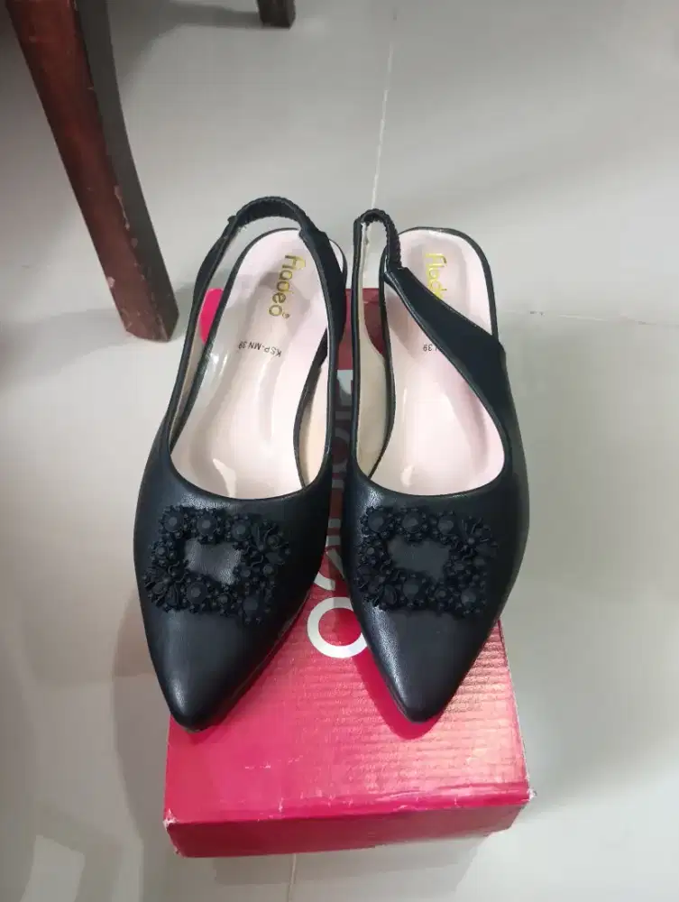Sepatu sendal fladeo