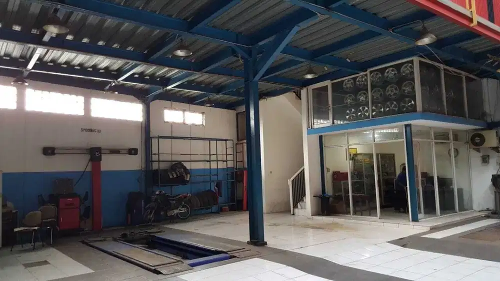 Dijual ruang usaha bekas bengkel mobil