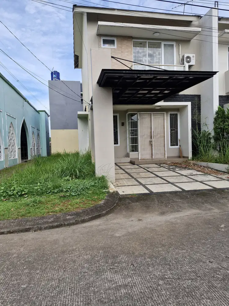 Rumah 2 lantai hook view danau di Grand Bukit Dago Serpong