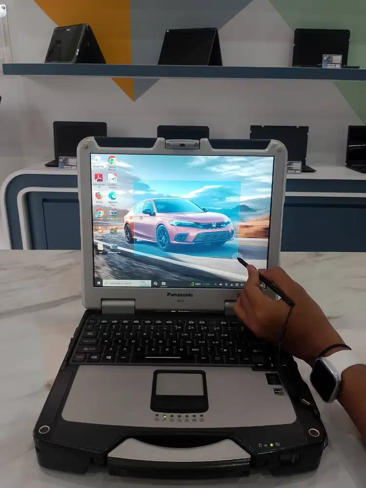 [CF31] Laptop Design Touchscreen Intel Core i5Gen5 8GB SSD 14inch