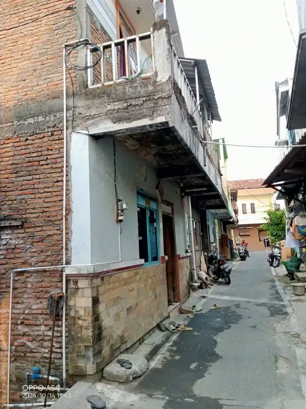 rumah 2 lantai belakang uns jebres ska