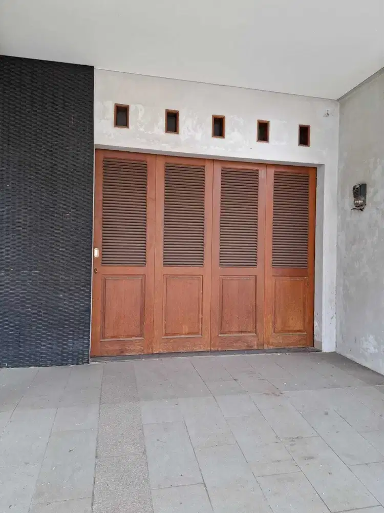 Dijual rumah di kota wisata