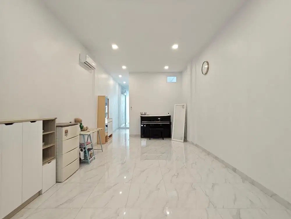 Dijual Townhouse di komplek adam malik riverside