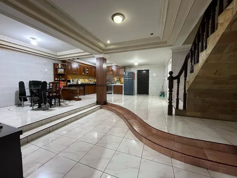 Dijual rumah mewah dan terawat daerah sutomo