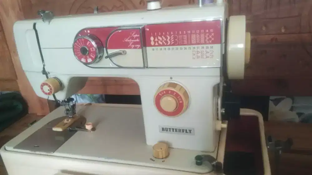 Mesin jahit lubang kancing +lurus