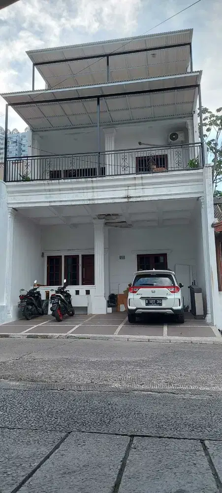 Rumah 3 lantai di Pesona depok estate Margonda Raya Depok