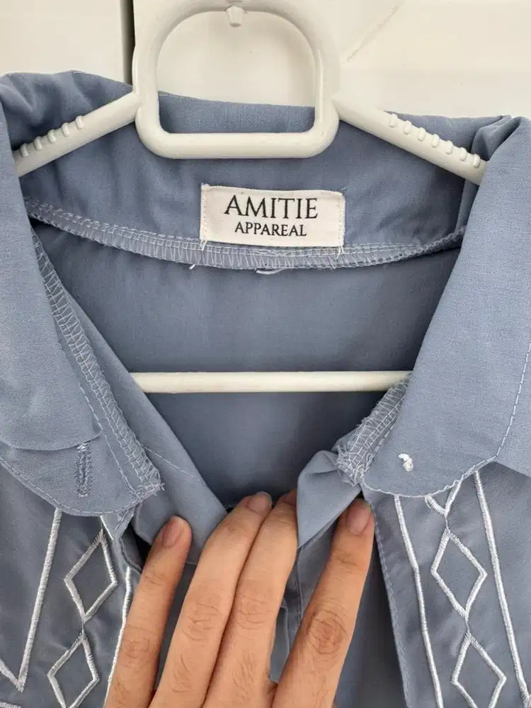 Amitie blue top