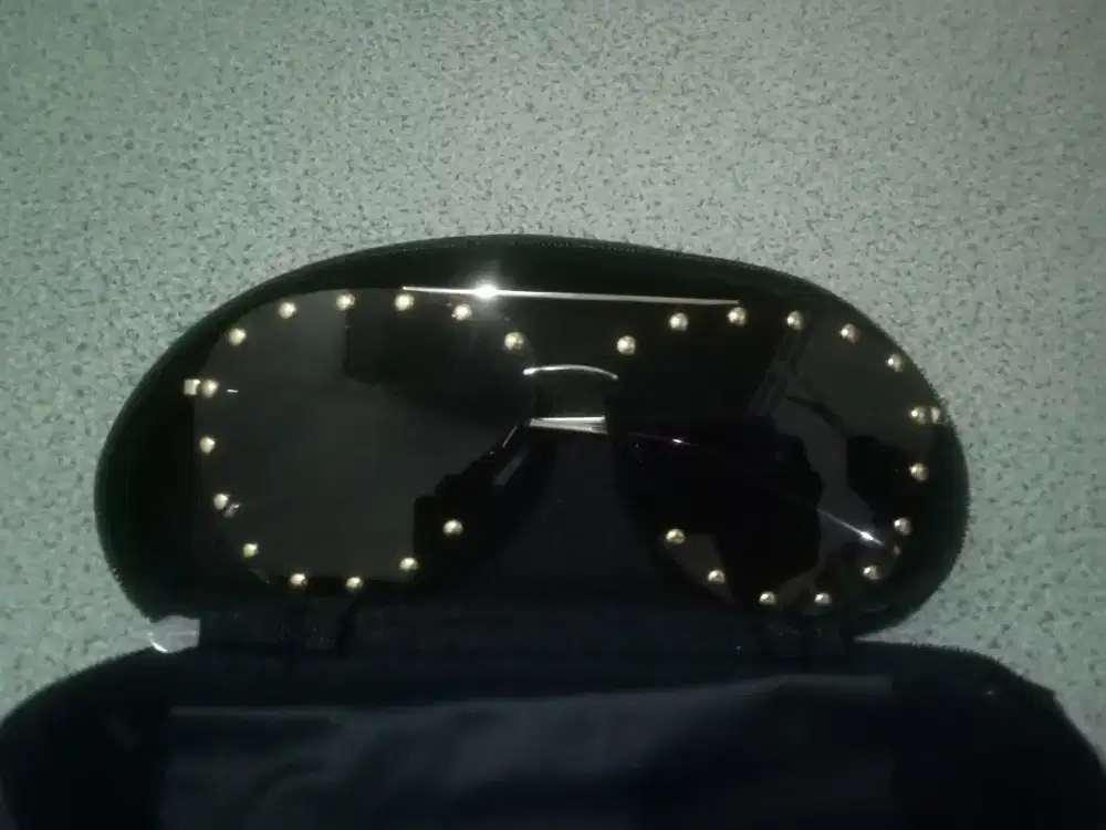 Kacamata Luis Vuitton